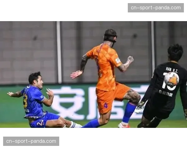 爱尔兰防守组织与长传冲吊 利用身体优势制造禁区混乱寻机破门